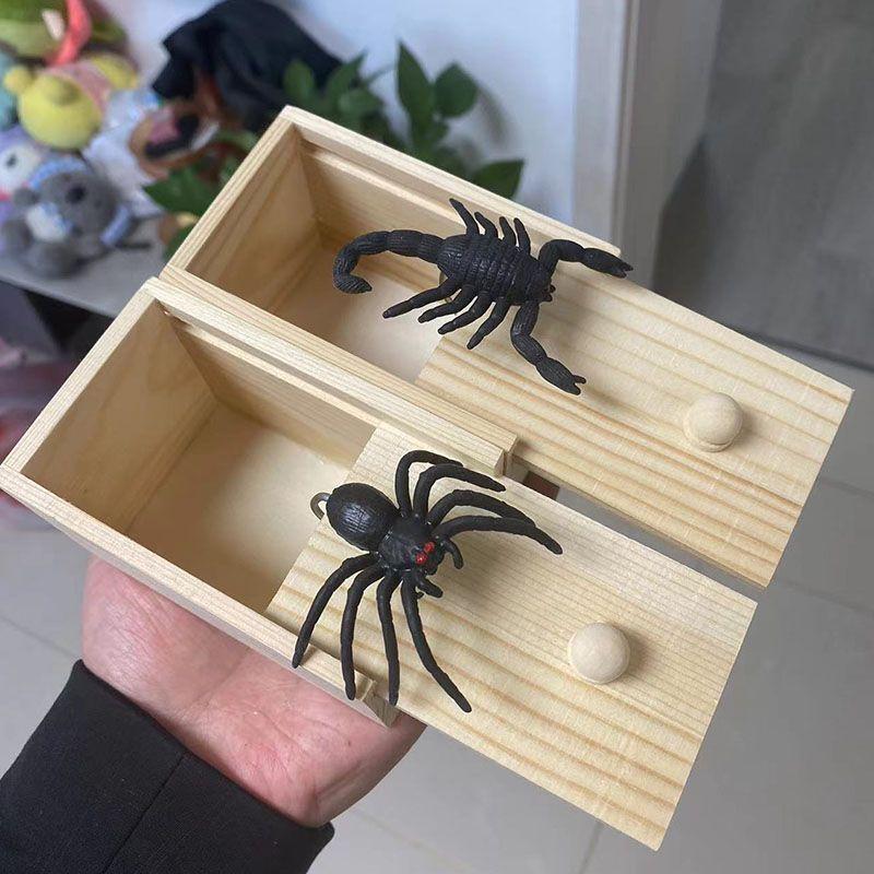 Wooden Spider Prank Scare Box Surprising Trick Toy for Halloween Party & April Fool's