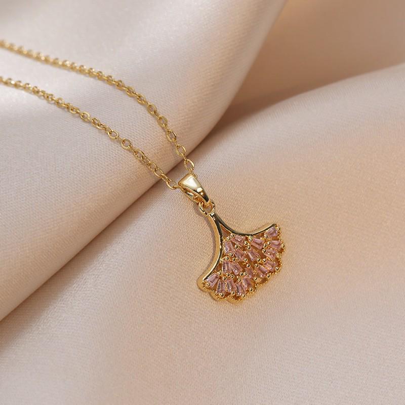 Women's Fashion Heart Pendant Necklace - Elegant, Simple Design, Versatile Clavicle Chain Jewelry