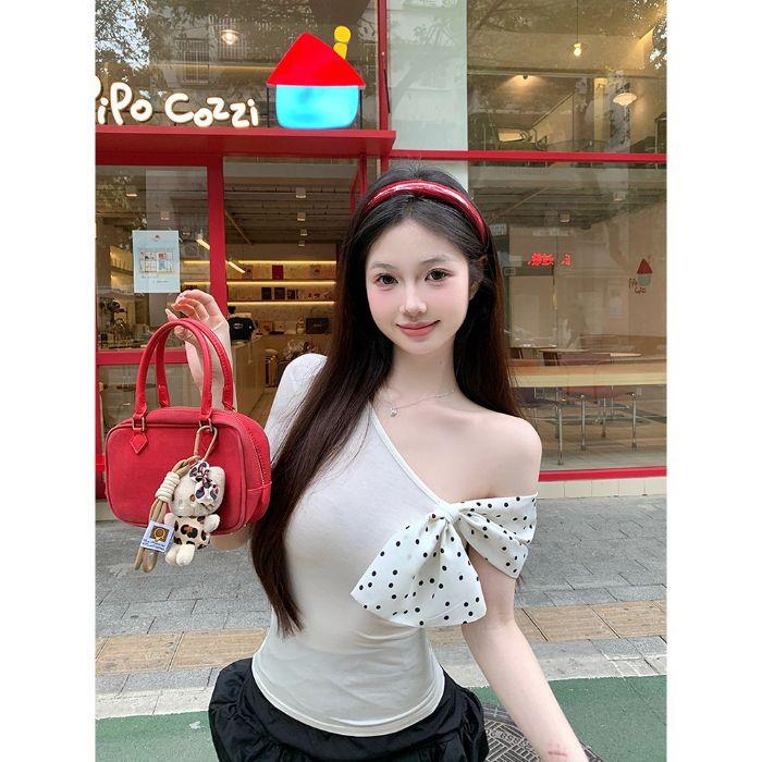 

Pure desire bow polka dot slanted shoulder short-sleeved t-shirt women s summer design sense small man with sexy top s [recommended 47.5kg or less] белый