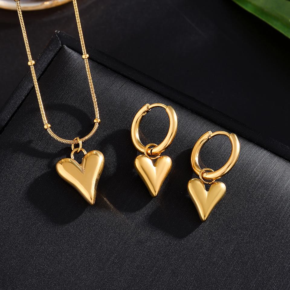

ZAKOL 2Pcs/Set French Fashion Heart Stainless Steel Earring Necklace for Women Retro Golden Holiday Zircon Accessories Gift