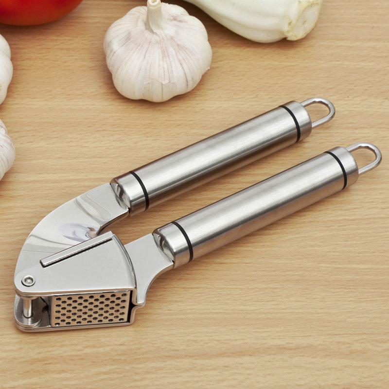 Stainless Steel 304 Garlic Press Manual Garlic Crusher Kitchen Garlic Mincer Handheld Garlic Masher with Ergonomic Handles and Easy Cleaning Design