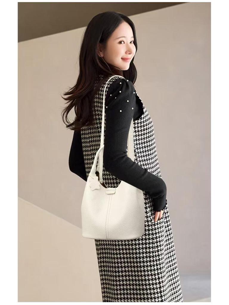 2025 Women's Versatile Handbag: Large Capacity Soft Leather Shoulder & Crossbody Bag