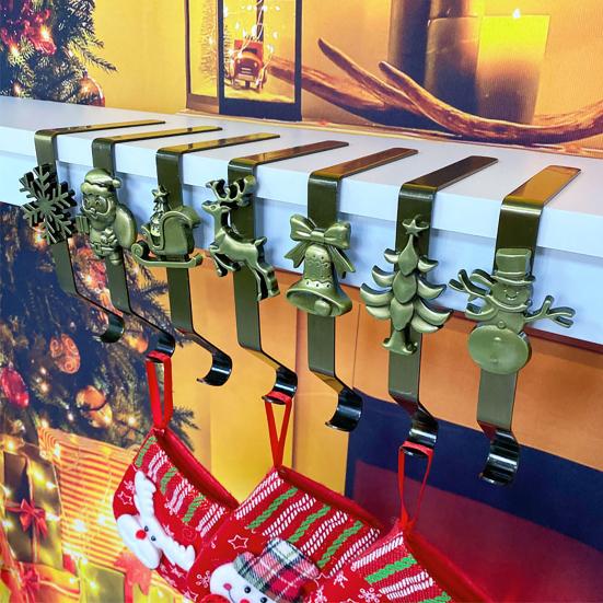 7Pcs/Set Christmas Stocking Hooks Mantel Xmas Stocking Holder Festive Stocking Hangers for Hanging Wreaths Ornaments Gifts