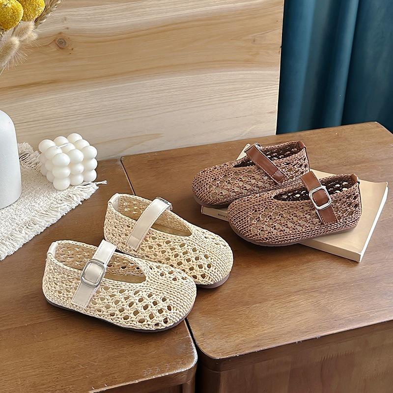 Baotou Girls' Soft Sole Breathable Summer Sandals - 2026 New Hollow Design for Little Princesses
