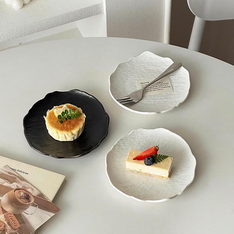 Nordic Irregular Black Rock Pattern Ceramic Plate