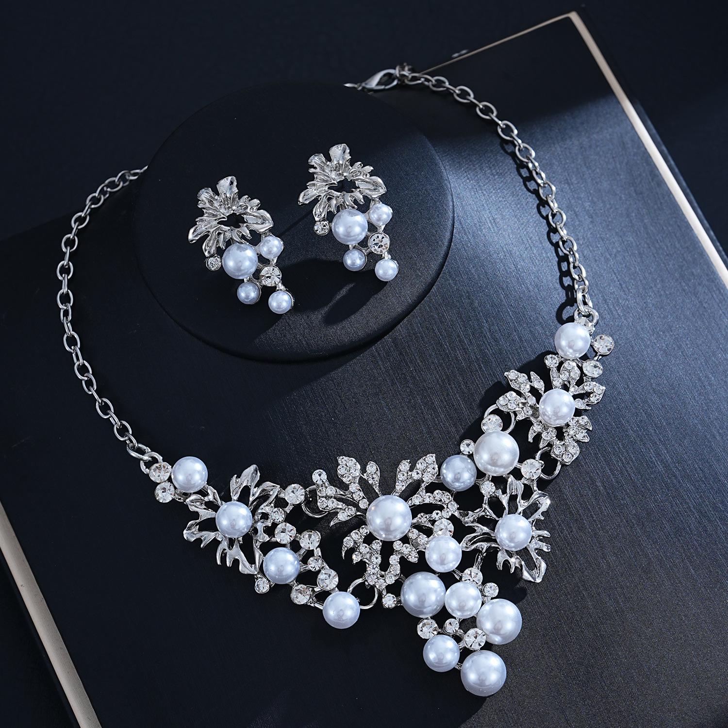 Rhinestone Flower Earrings & Necklace Set: Light Luxury High-end Clavicle Chain