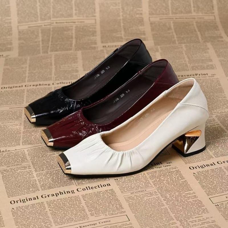 Neue Damen-Herbstschuhe mit Metallspitze, temperamentvolle flache Schuhe, Damen-Schuhe mit dünnem mittlerem Absatz, modische plissierte Damenschuhe