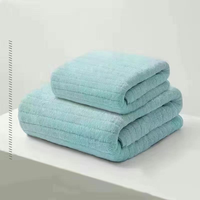 Luxury Extra-Large Women's Bath Towel - Ultra-Thick, Soft, and Absorbent for Adults