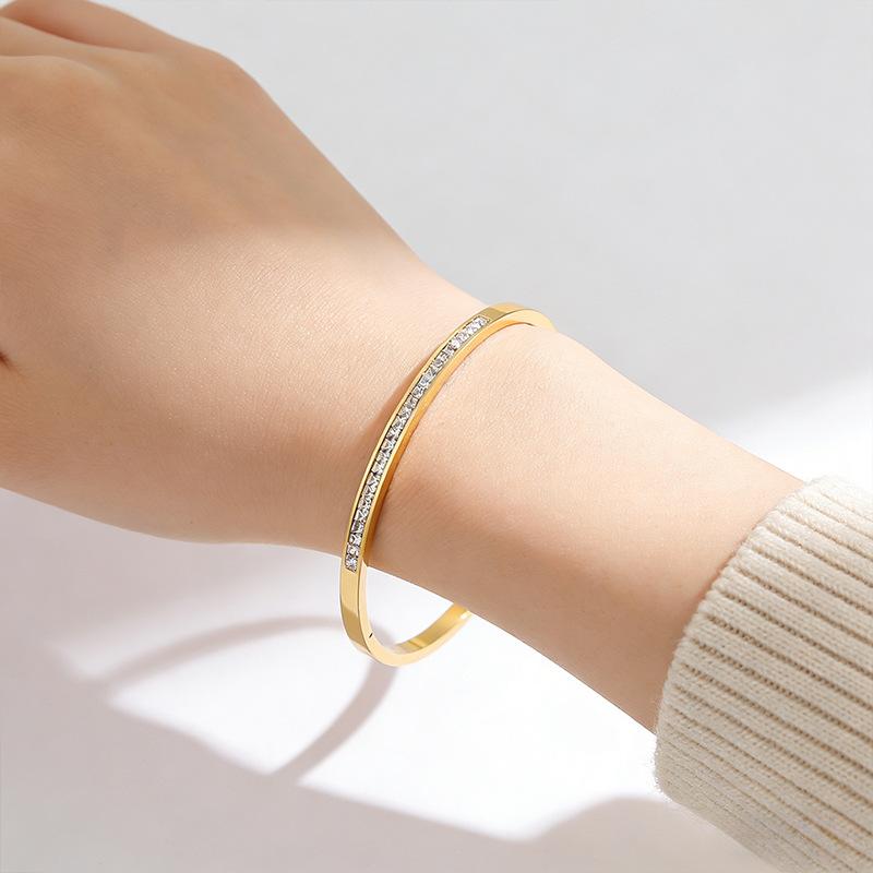 All-over Four-leaf Clover Ing Style Light Luxury Simple Women's Bracelet