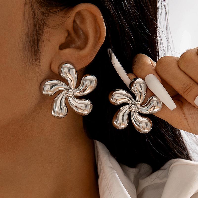 Figure-eight Twist Large Water Drop Iron Earrings Design Sense Geometric Square Twist Earrings Earrings