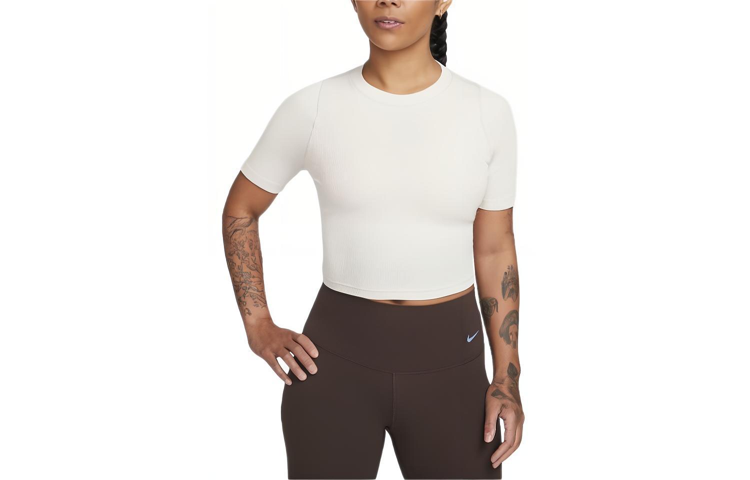

Nike T Shirts Women s Ivory Crew Neck Moderate Straight Fit FN7467-104 XL