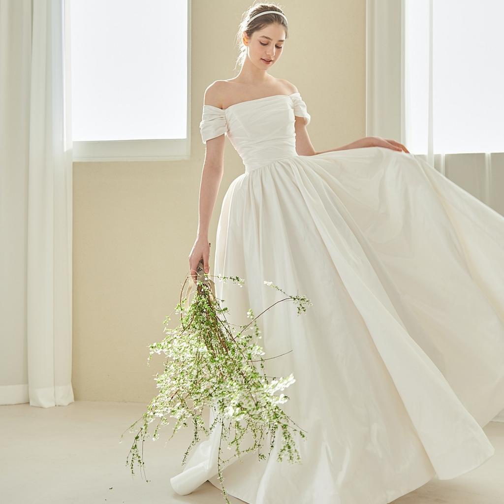 Light Temperament Wedding Dress Retro Shoulder Simple Engagement Registration Dress Travel Photography Small Bride Go Out Together