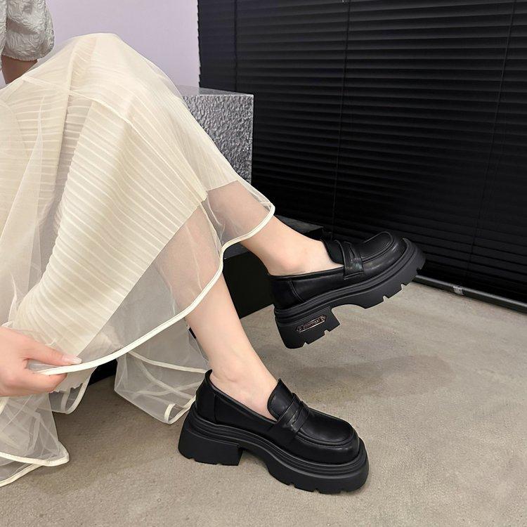 Kleine Lederschuhe im britischen Stil mit dicker Sohle und dickem Absatz für Damen 2024 neu Frühling beliebt Damen Schuhe Einzelne Schuhe braun Mokassins mit weicher Sohle