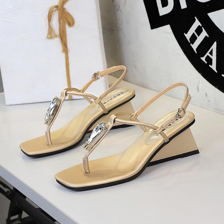 

7CM French Design Sense High Face Wedge Heel Herringbone Sandals Women s Rhinestone Thin Strap Toe Women s High Heels 39 золотой