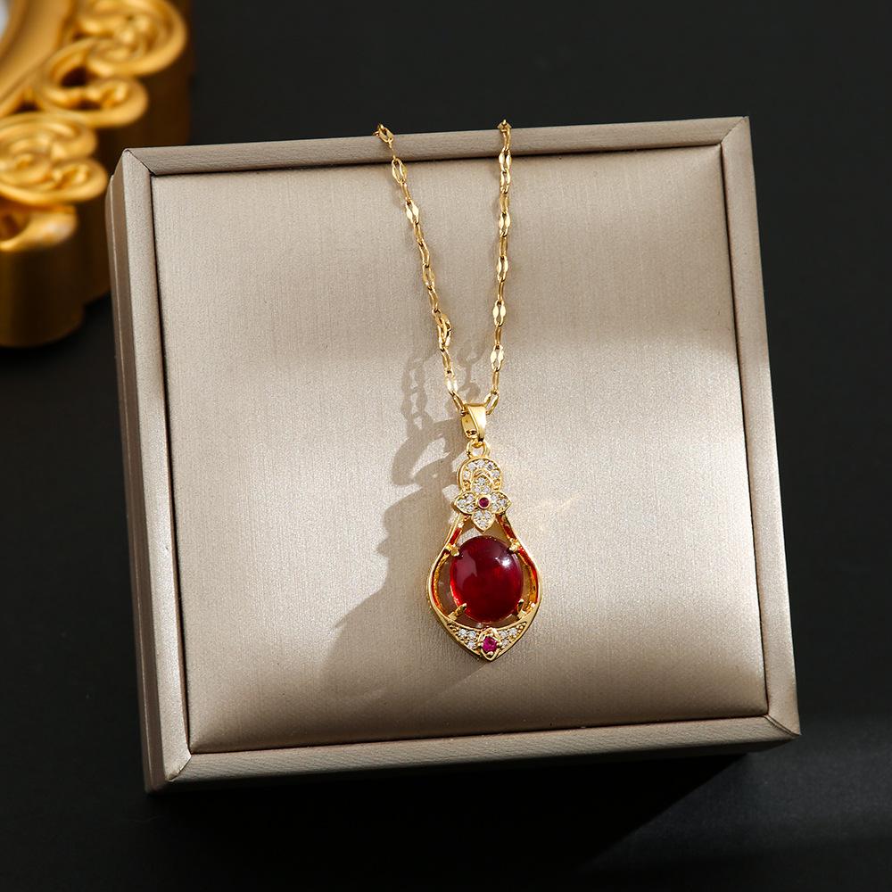 Elegante Pingente de Cabacinha com Fecho de Paz de Jade - Corrente para Clavícula em Aço Titânio no Estilo Chinês Retro