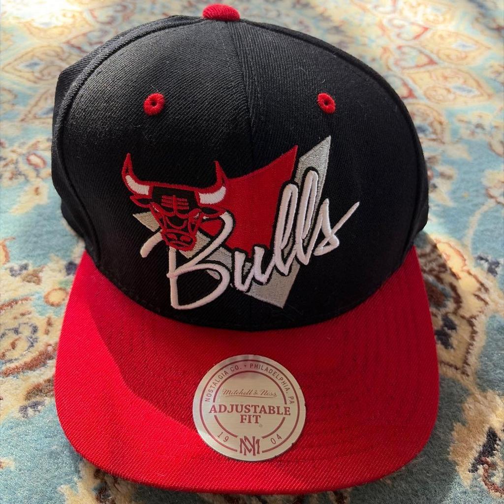 Used Mitchell & Ness Bulls Embroidered Logo Cap Adjustable
