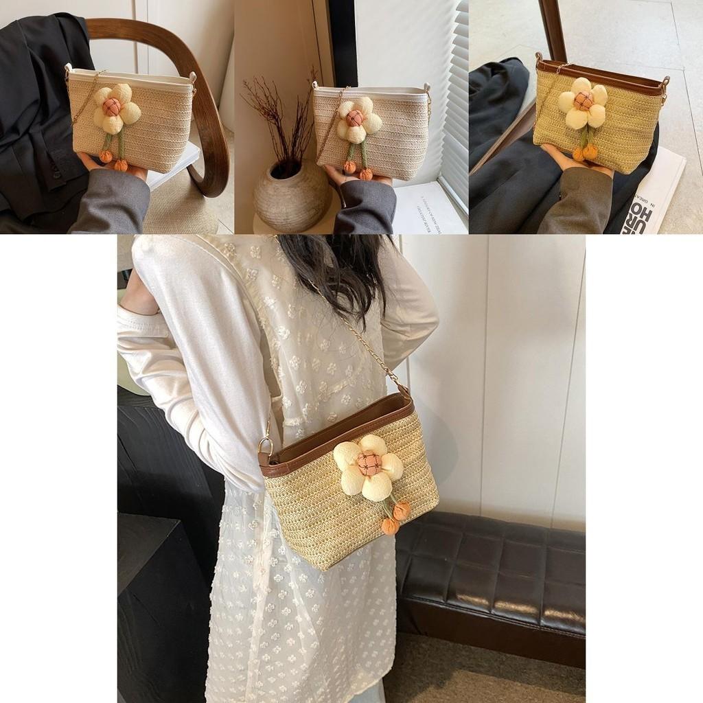 Stylish Retro Small Square Shoulder Bag 2024 Spring Trend Casual Crossbody Bag For Women In Khaki Beige
