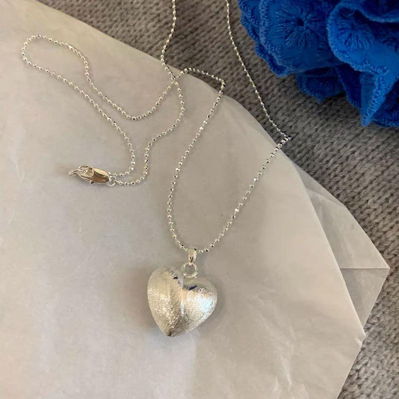 

Ожерелье с подвеской Love из матового металла, женское, нишевое, ретро, простое, модное, изысканное, универсальное, на шею, на свитер