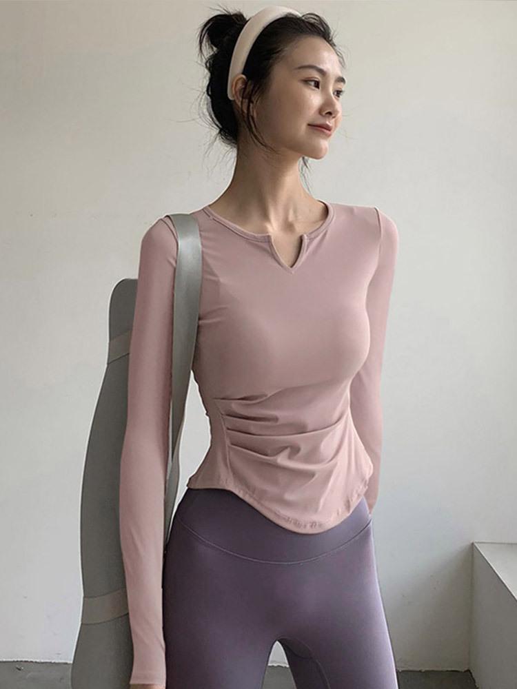 High-End Women's Yoga and Fitness Set: Lightweight, Quick-Drying Sportswear for Autumn and Spring.