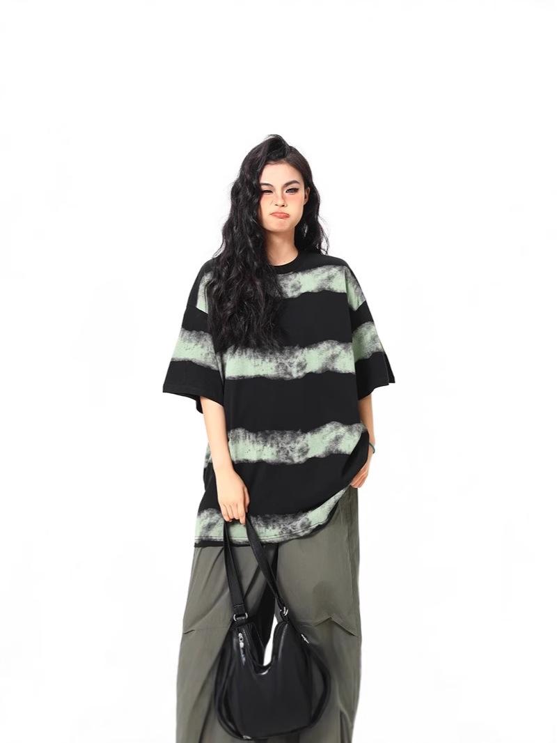 

Женская футболка с коротким рукавом 2025 в стиле ретро, с полосками и аэрографией - Летний дизайн свободного кроя L [Premium Version]