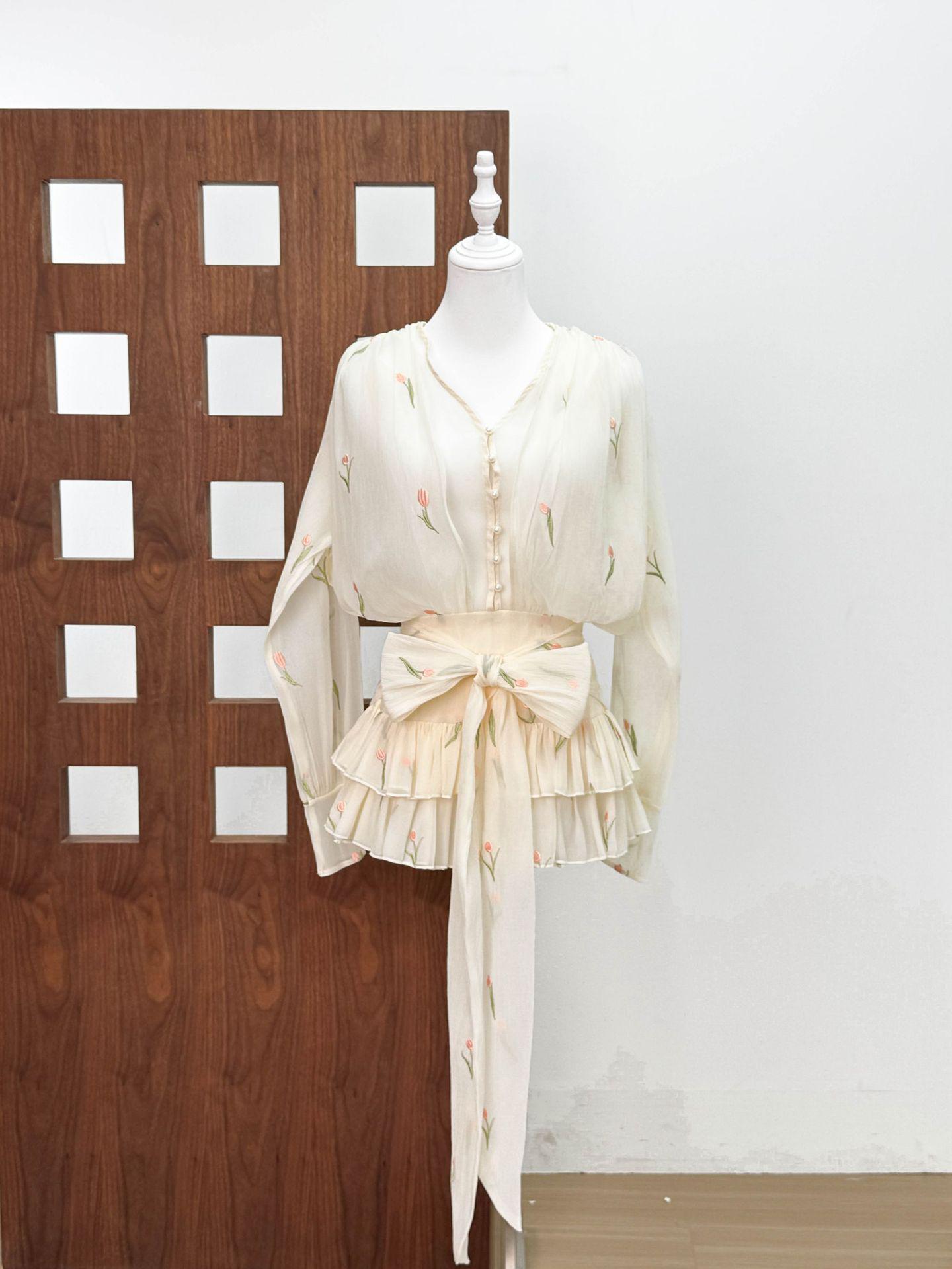 Vietnam Romantic Embroidered Floral V-neck Ruffle Dress with Waist Tie Medium абрикосовый