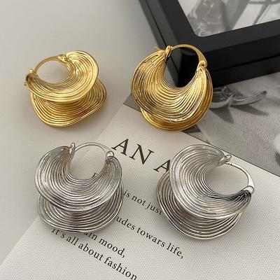 Klasik Düzensiz Spiral Kulak Tokası Daire Küpeler Trend Metal Geometrik Büyük Halkalı Küpeler Kadınlar İçin Punk Takı Aksesuarları
