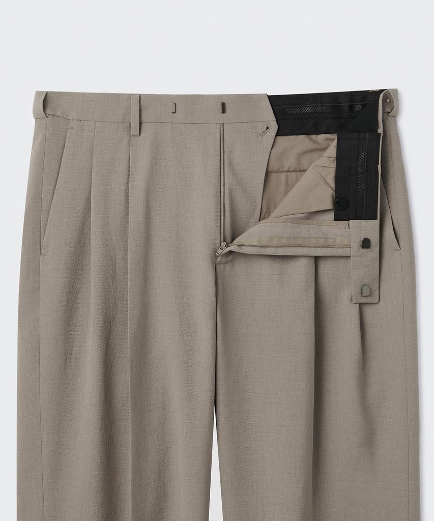 Musinsa Standard Cool Touch To Tuck Wide Hidden Elastic Waist Slacks [Grayish Beige]