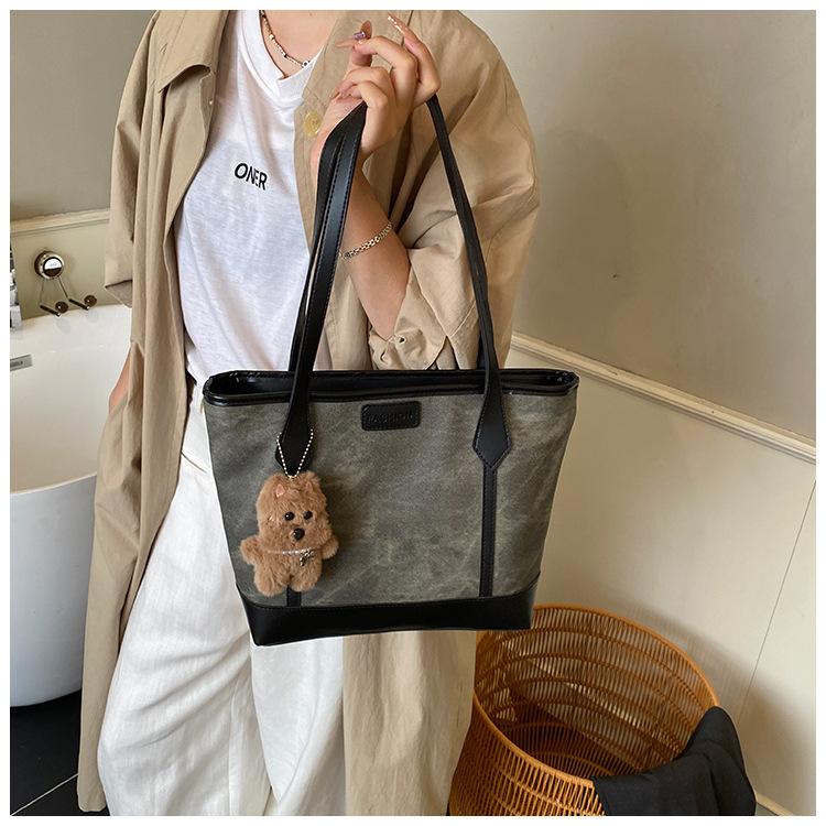 Spacious Faux Leather Bucket Tote Bag for Women Trendy Single Shoulder Commuter Handbag Fashionable Daily Purse