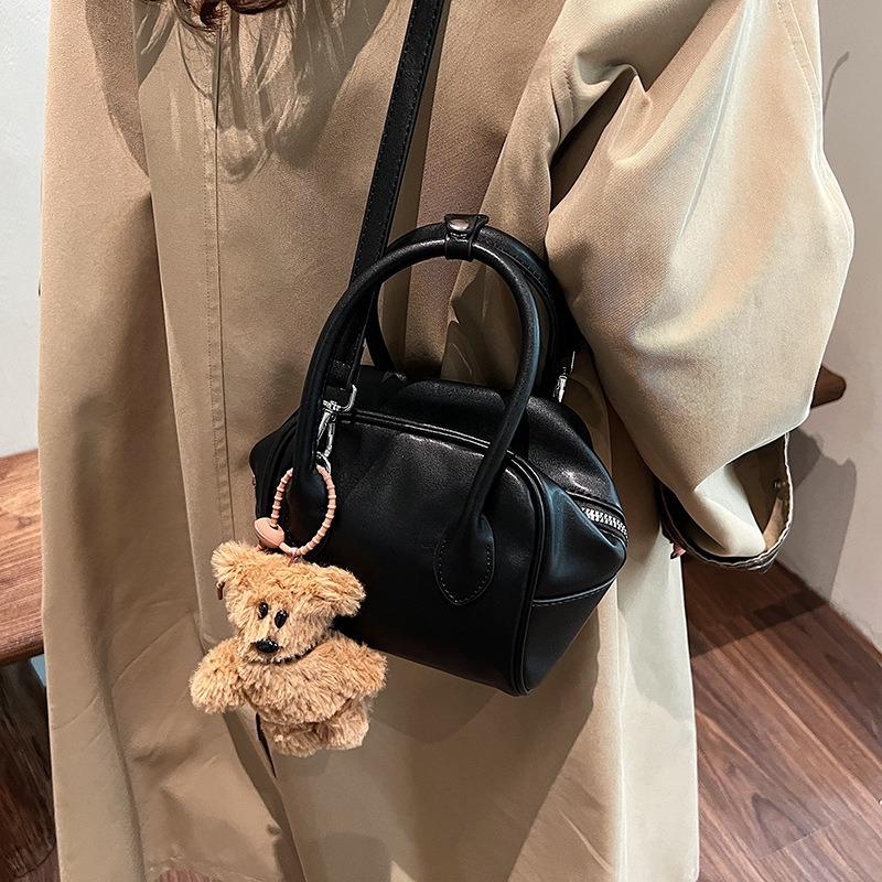 High-end Niche Bag Women's Autumn and Winter New Fashion Versatile Messenger Bag Retro Portable Pillow Bag
