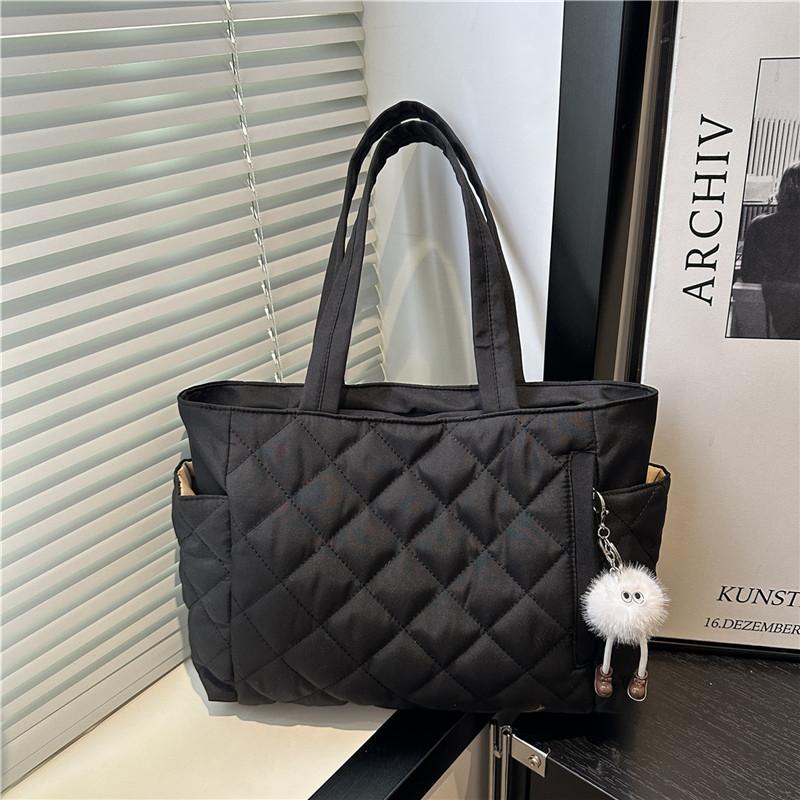 

Autumn new large-capacity shoulder bag, rhombus cotton clothes, tote bag, women s hand-held armpit bag. without pendant чёрный