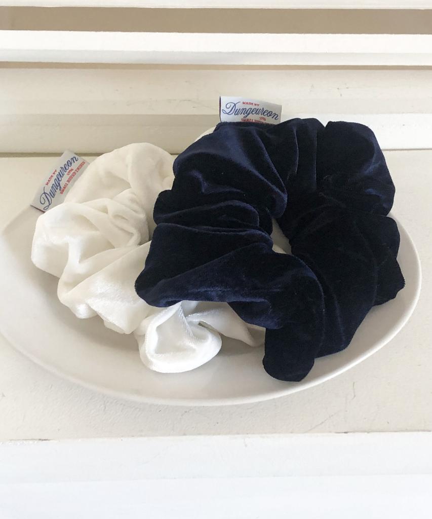 Dungeureon Dear Velvet Scrunchie (5 Colors)