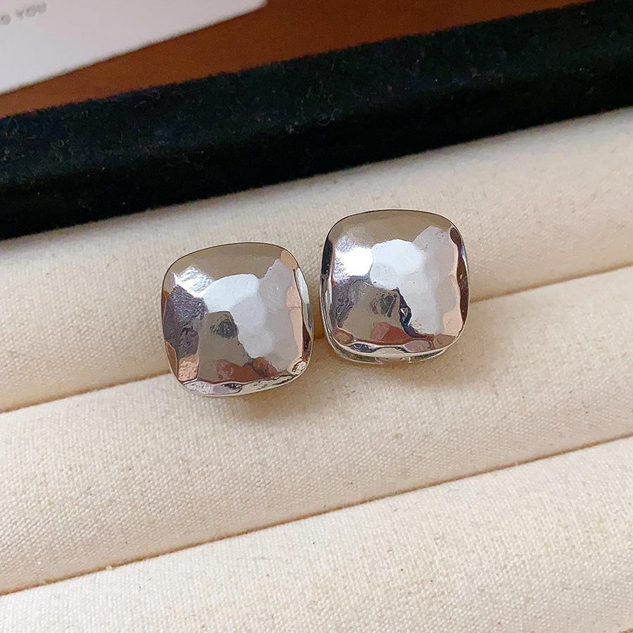 Silver Needle Resin Flower Tassel Earrings: Vintage, Versatile, Light Luxury Fashion Jewelry for Women