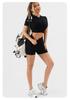 Ensemble de Sport pour Femme : Haut à Col Montant Manches Courtes Fermeture Éclair et Short Ribbed Taille Haute Contrôle du Ventre Lifting des Fesses