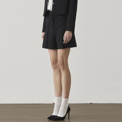 Ssikeoseun Wool Blend Shorts - Black