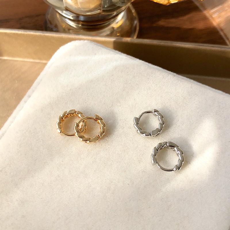Orecchini a lobo cavi attorcigliati retrò Design semplice di nicchia Fibbia per orecchio versatile Gioielli per orecchie minimalisti eleganti per tutti i giorni