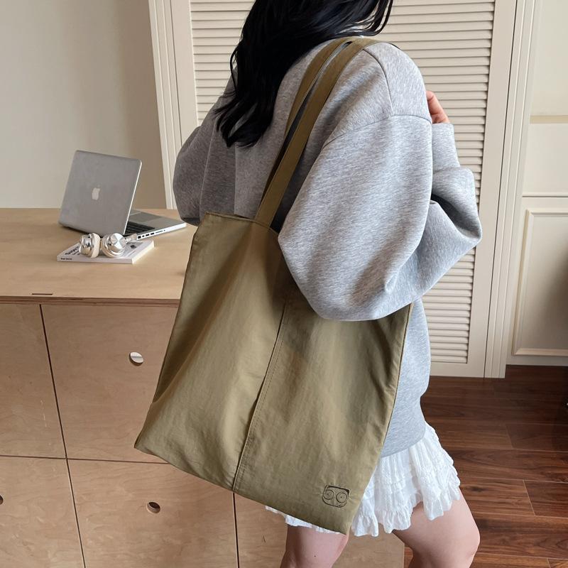 

Вместительная сумка-тоут для поездок на работу, водонепроницаемая из ткани Оксфорд, женская повседневная сумка, новая простая и высококачественная сумка через плечо/подмышку .