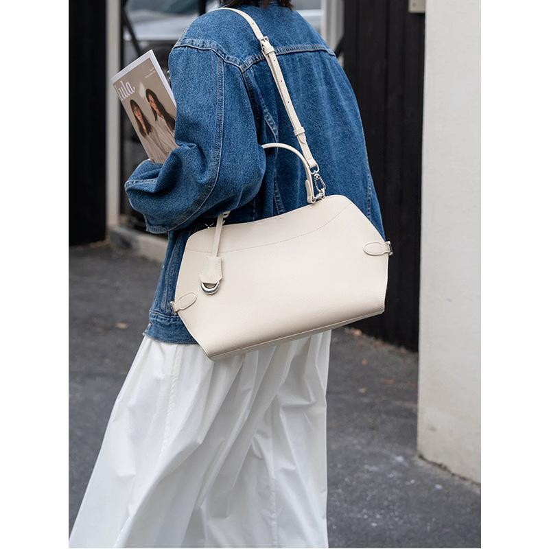 Large Capacity Shoulder Bag Niche Design Simple Messenger Bag Women's High Sense Versatile Commuter Handbag