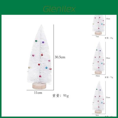 Verspielter weißer Weihnachtsbaum mit Glocken und schneebedecktem Finish, perfekt für die Feiertags-Tischdekoration