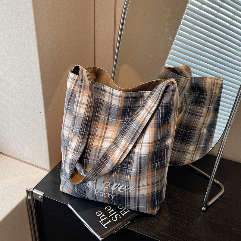Large-capacity bag women's new autumn and winter college style plaid shoulder bag double-sided class commuter bag