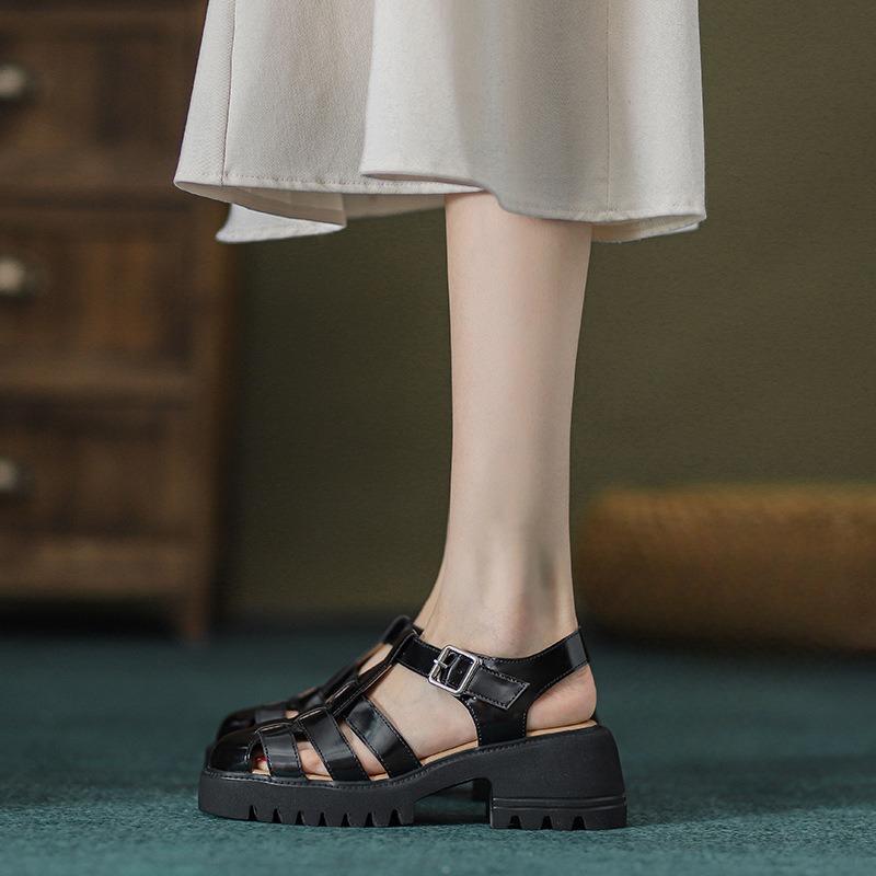 Gemütliche Sommer-Fischmaul-Abendsandalen