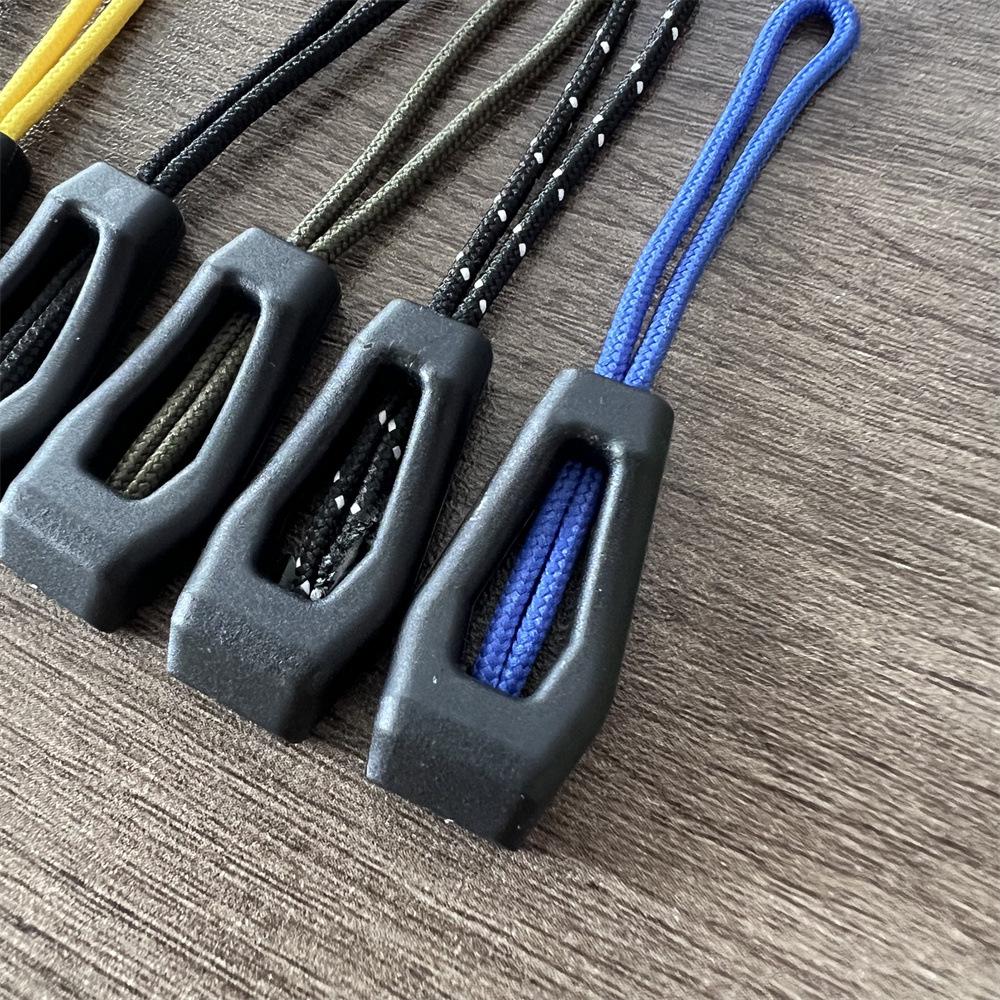 TPU No. 5 Zipper Pull: Injection-Molded Pull Tab with PVC Handle for Luggage and Clothing