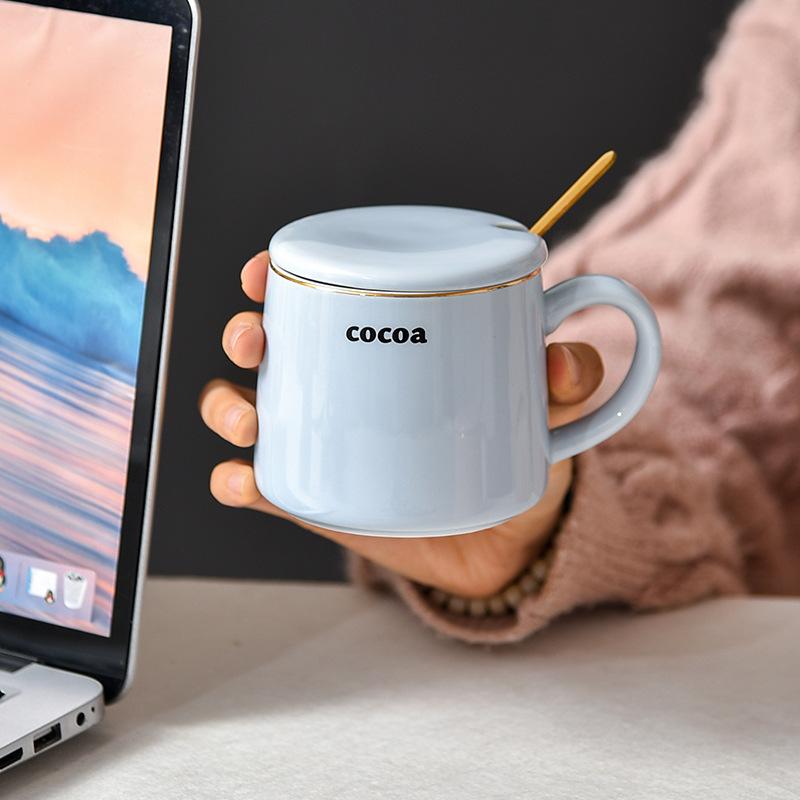Einfarbiger schlichter Becher mit Deckel und Löffel Trinkbecher Büro Keramiktasse für Jungen Heimgebrauch