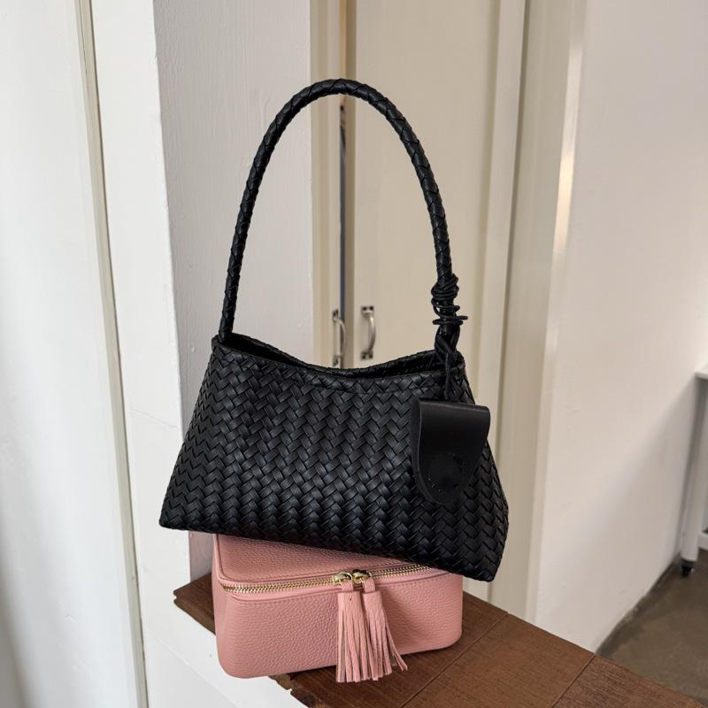 Niche Design Bag Women's 2025 New Popular Fashion Summer Shoulder Bag Super Popular Commuter Armpit Bag