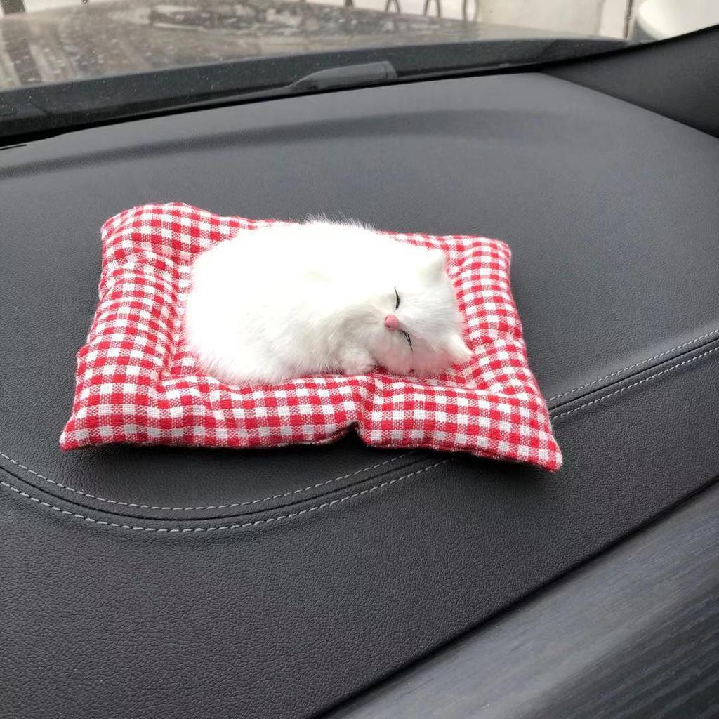 Bambuskohle Katze Auto Ornament mit Schmuckunterlage und Simulationskätzchen.