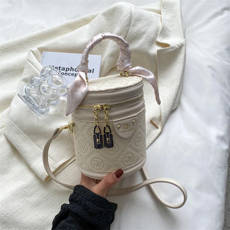 

Высококлассная легкая роскошная сумка-ведро шелковый шарф ретро современная на плечо кроссбоди маленькая квадратная сумка белый