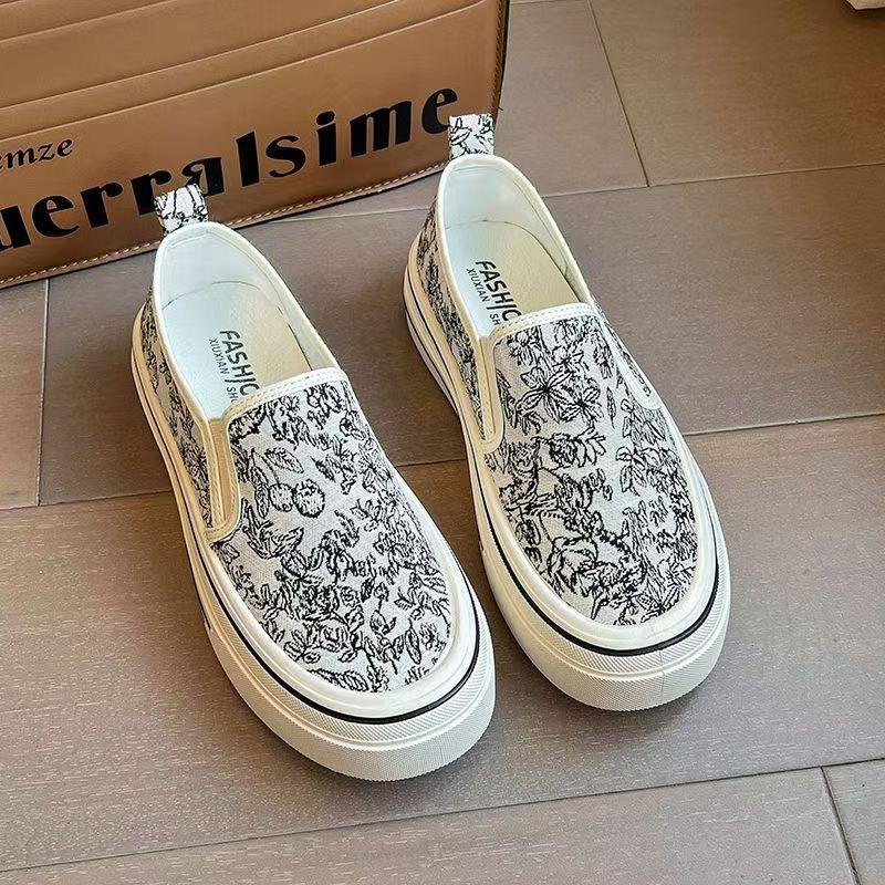 Woman Canvas Print Casual Board Shoes Thick Sole Non Slip Flat Sole Round Toe Slip On Chinese Style Spring Casual Walking Shoes