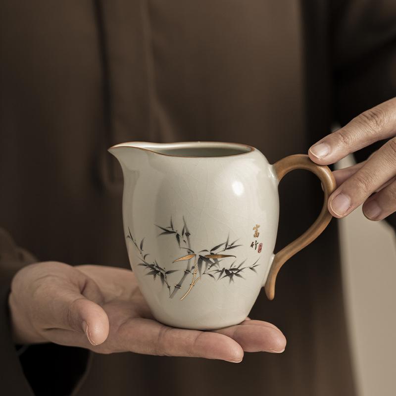 

Легкая роскошь Жуская печь чашка справедливости одинаково разделенная высокая красота чайный суп чайный набор для кунг-фу чайное море чашка для уравнивания мужская чашка чайный набор