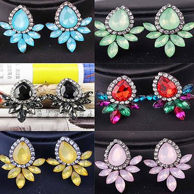 1 Paar Damen-Ohrstecker in Blumenform mit Strasssteinen, Schmuck, Geschenk