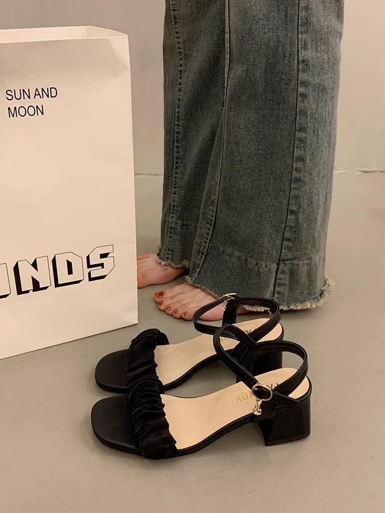 

Beautiful thick heel sandals women s summer wear fashion high sense new with skirt temperament high heels 34 чорний
