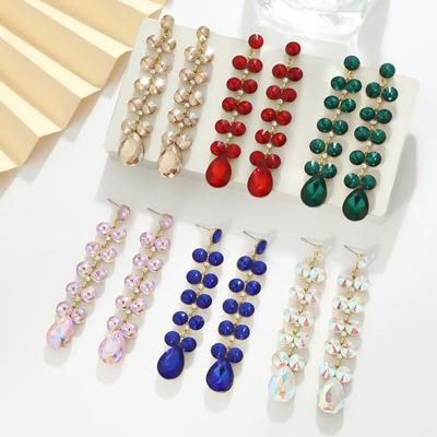 Elegantní náušnice s třásněmi ve tvaru diamantového listu: Dámské luxusní módní šperky pro ples a elegantní příležitosti.